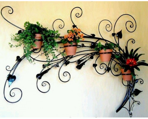 Кованная подставка для цветов на стену 